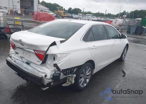 2016 Toyota Camry Xle z USA, uszkodzony, nr VIN 4T1BF1FK6GU597787